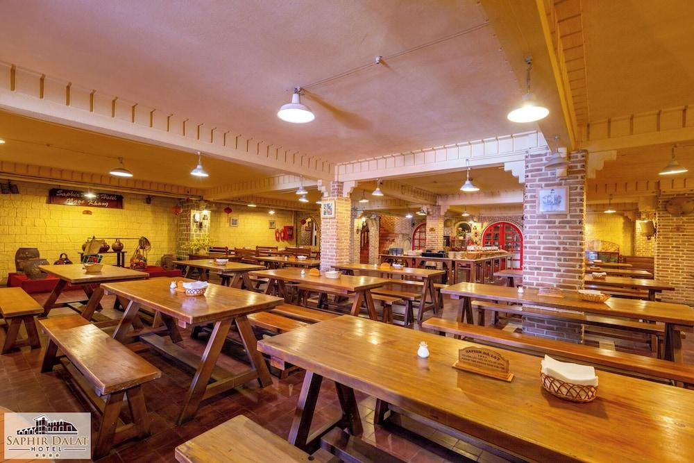 restaurant cafeteria