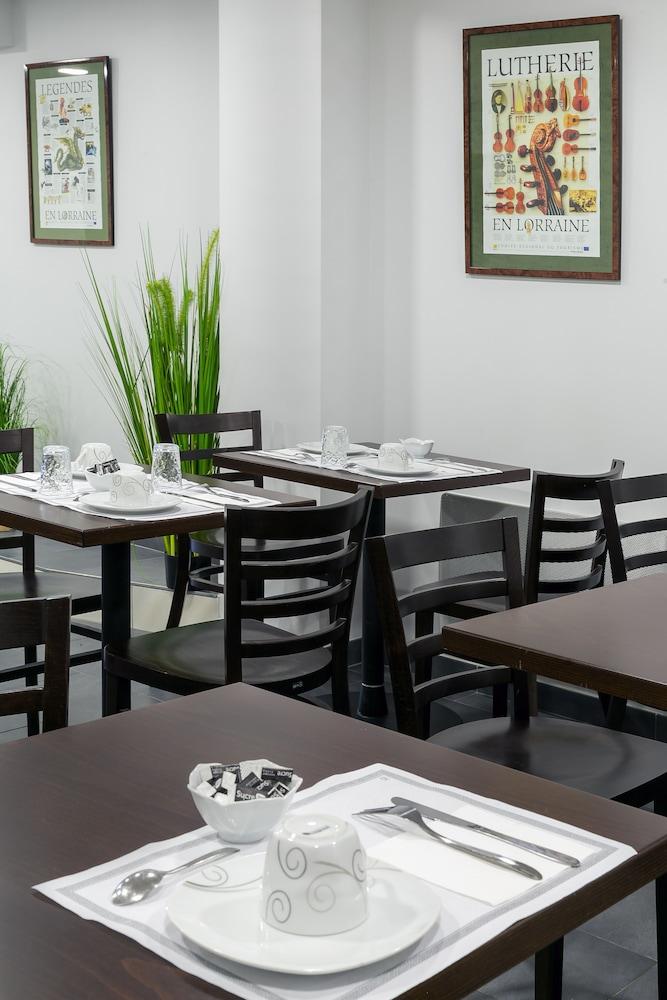 restaurant cafeteria