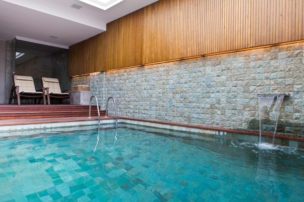 swimming pool spa