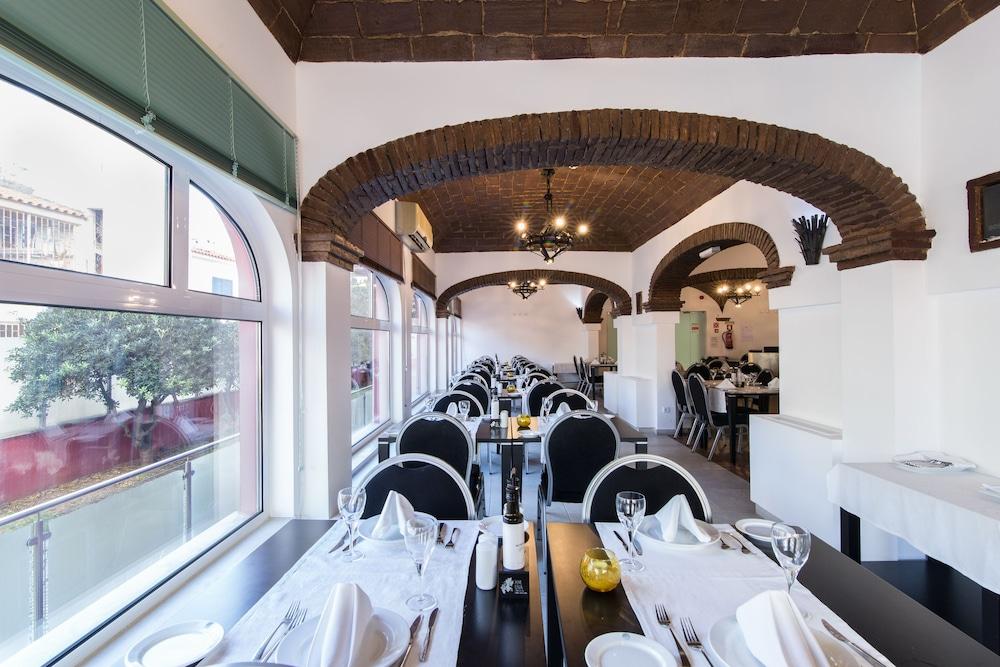 restaurant cafeteria