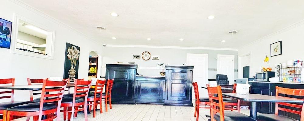restaurant cafeteria