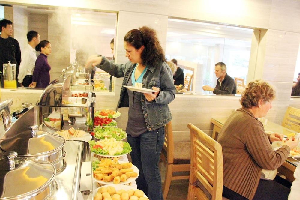 restaurant cafeteria