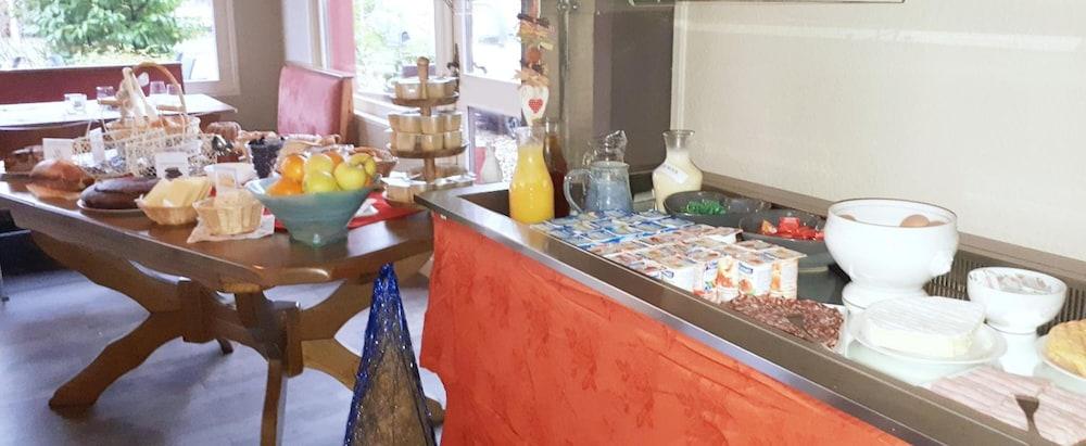 restaurant cafeteria
