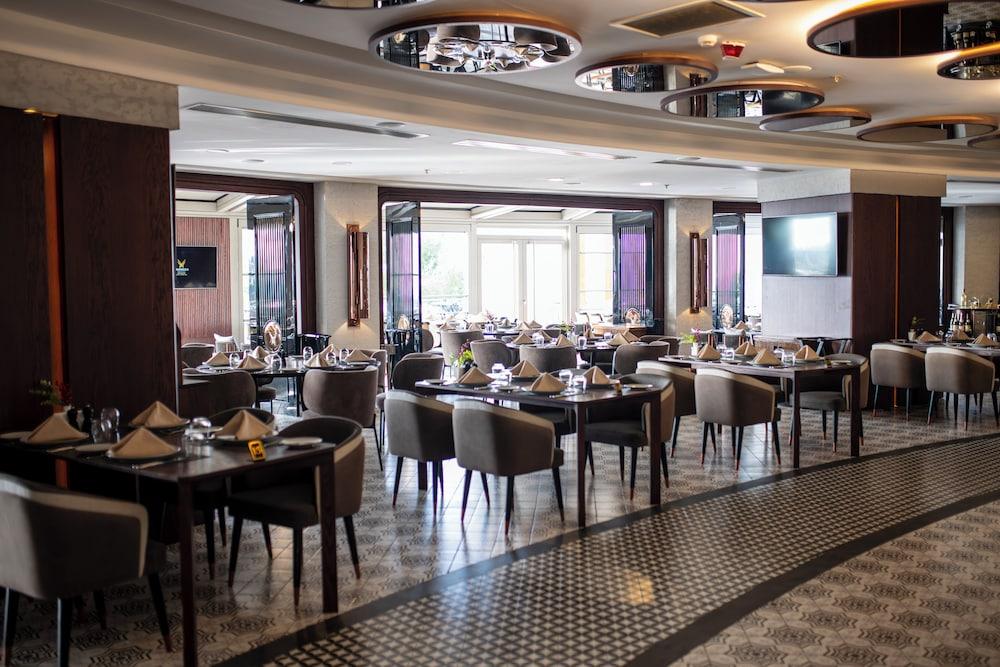 restaurant cafeteria