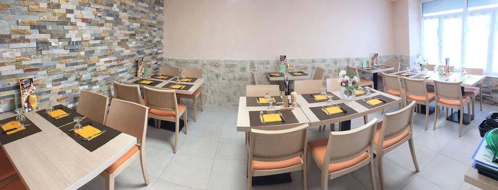 restaurant cafeteria