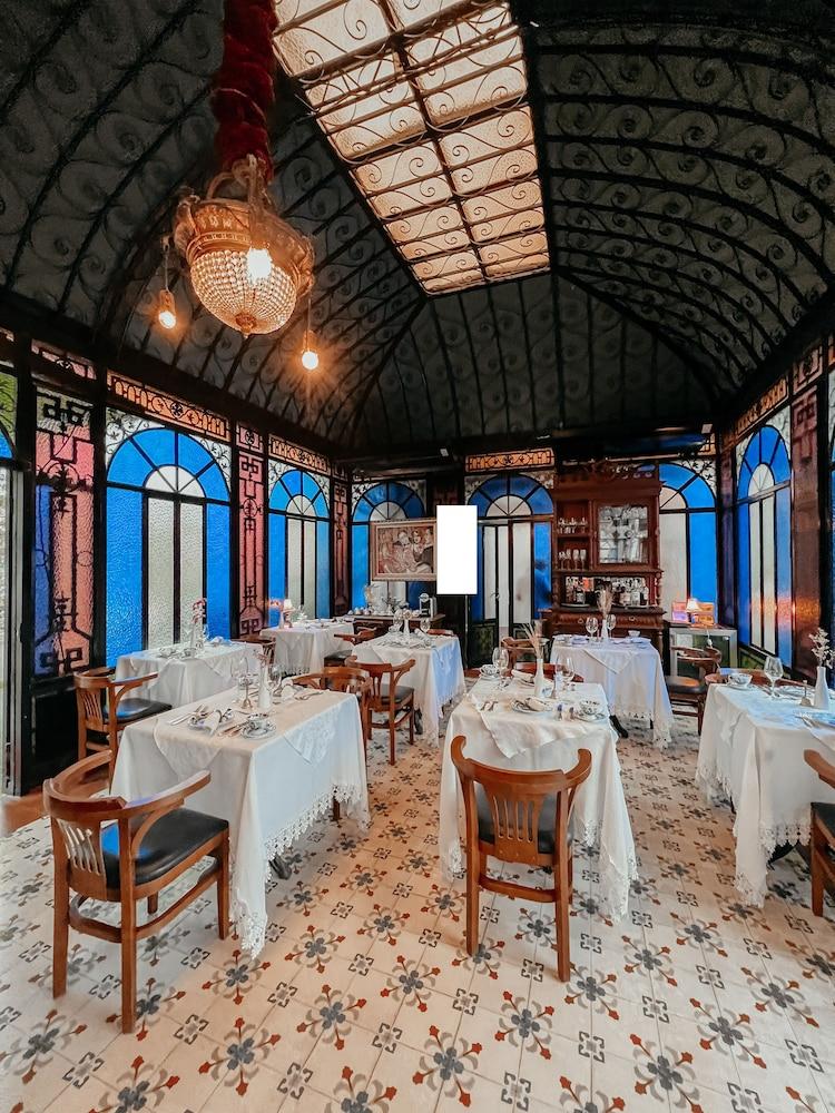 restaurant cafeteria