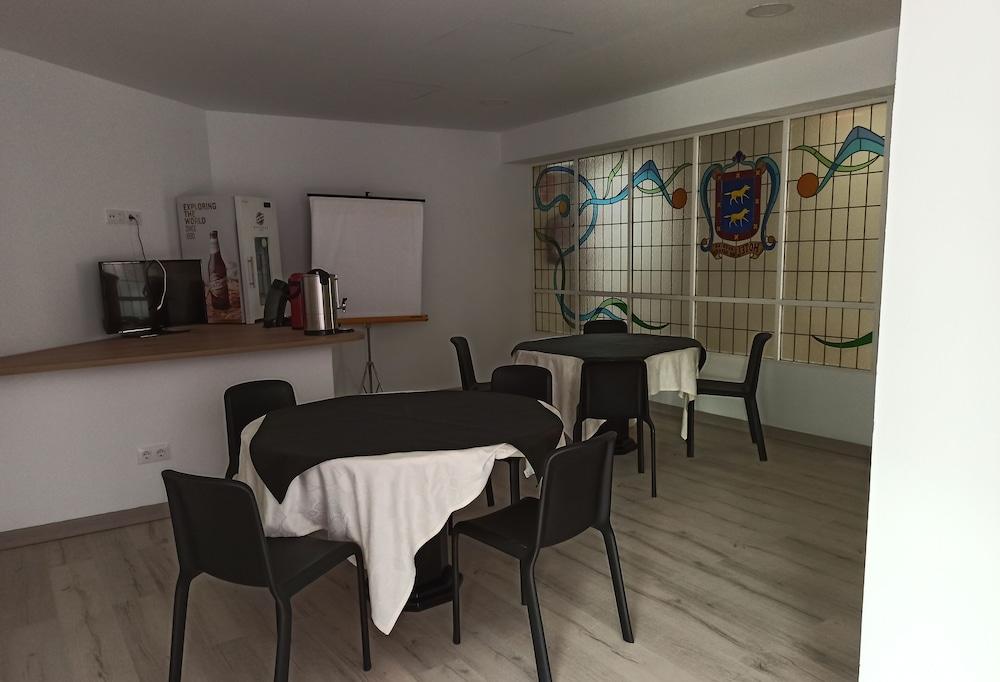 restaurant-cafeteria
