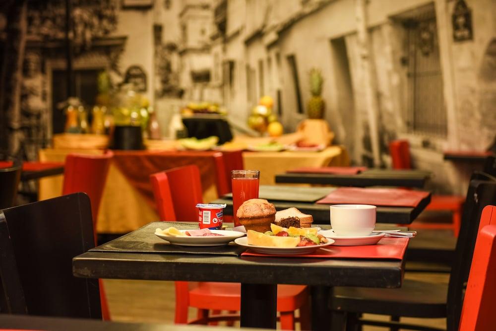 restaurant cafeteria
