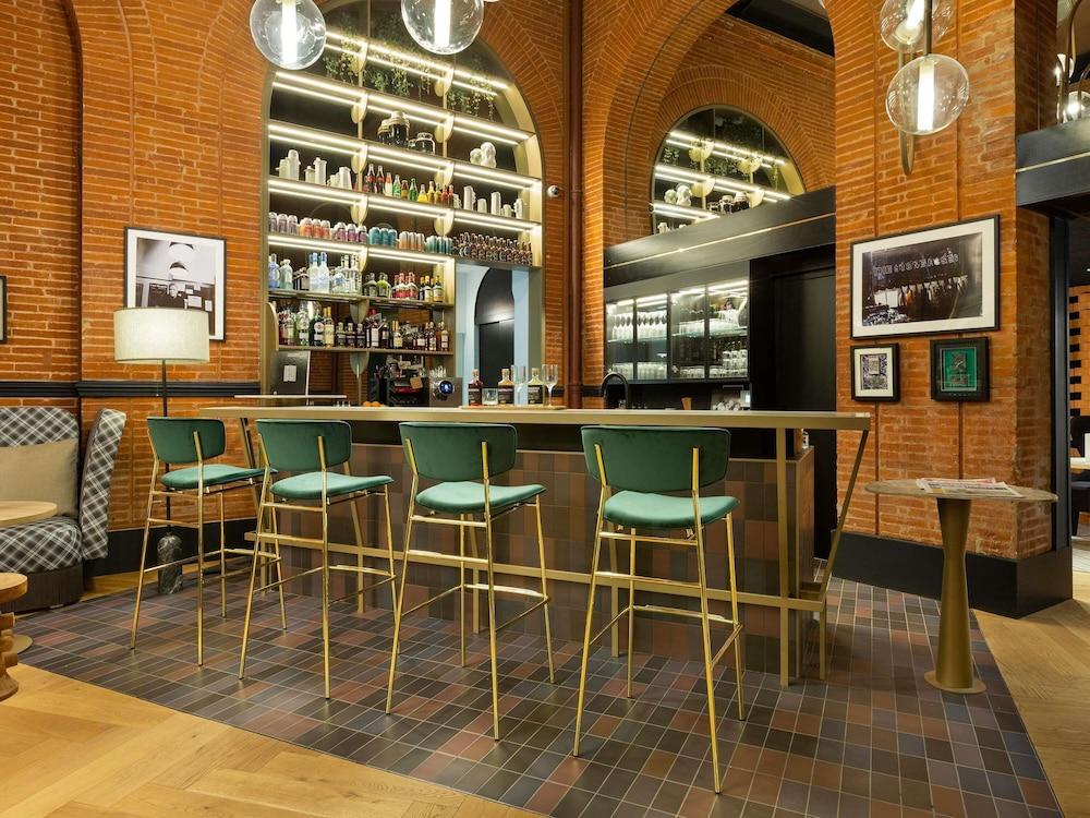 restaurant cafeteria