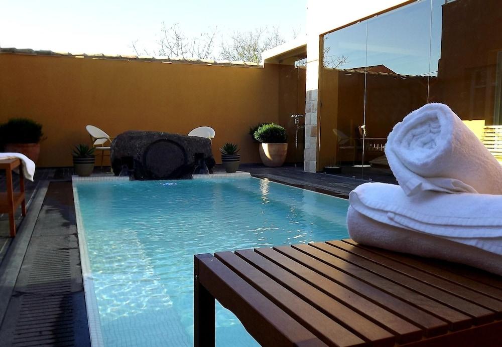 swimming pool spa