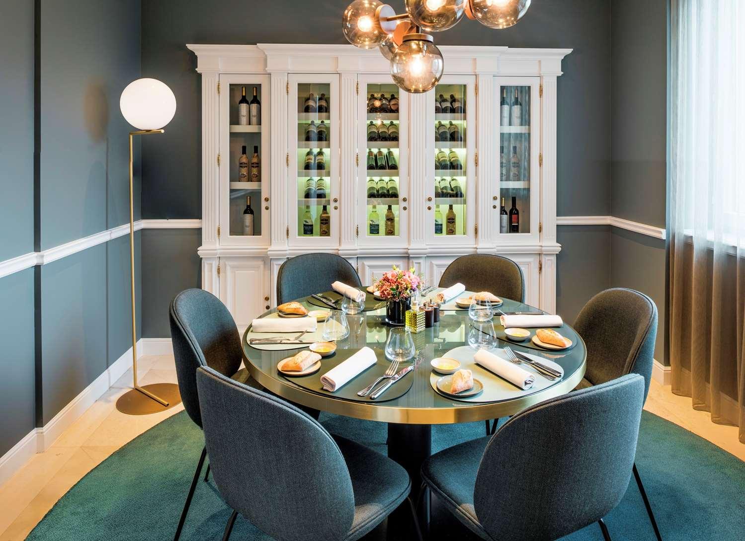 restaurant cafeteria