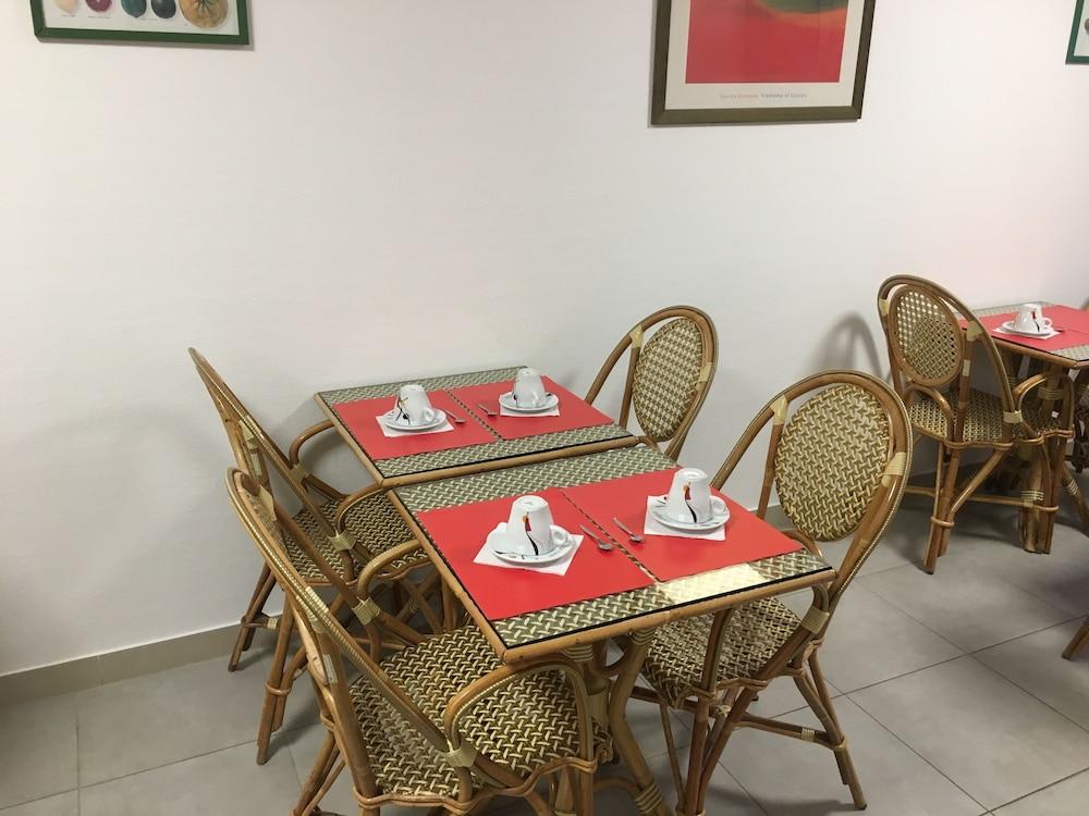 restaurant cafeteria