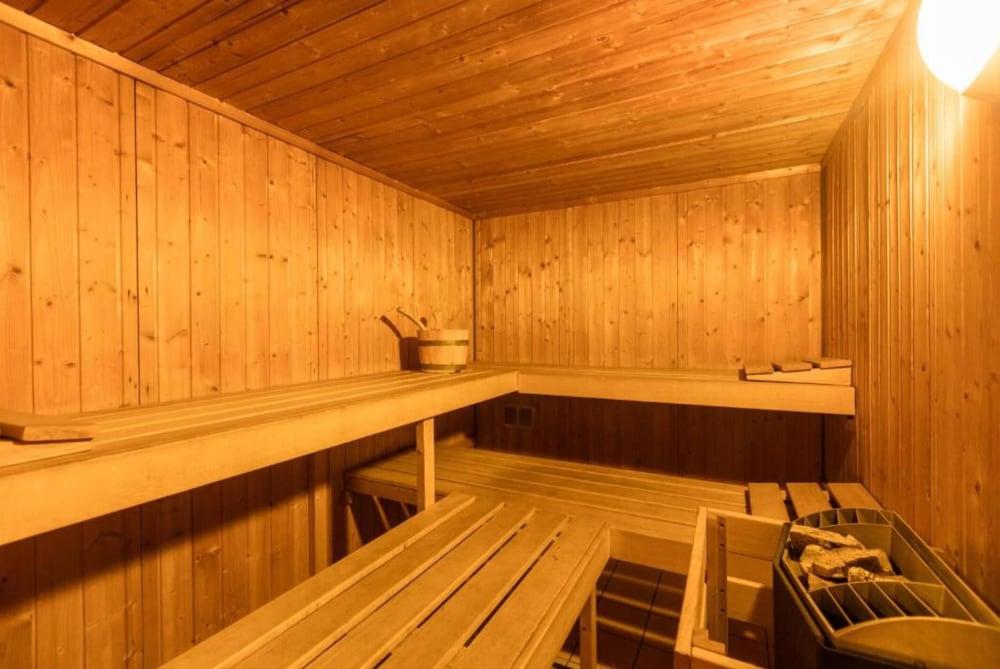 swimming pool spa