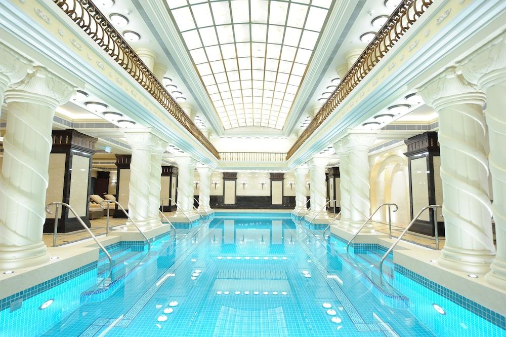 swimming pool spa