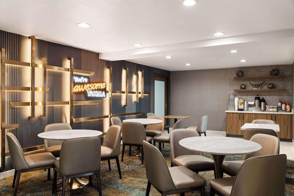 restaurant cafeteria