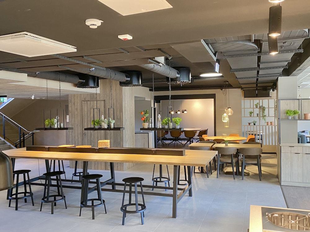restaurant cafeteria
