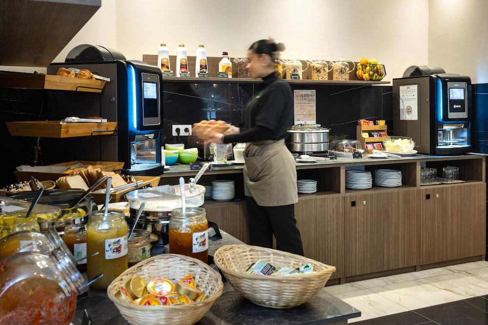 restaurant cafeteria