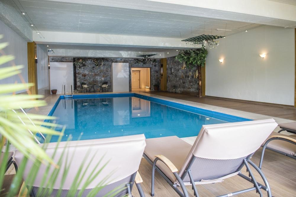 swimming pool spa