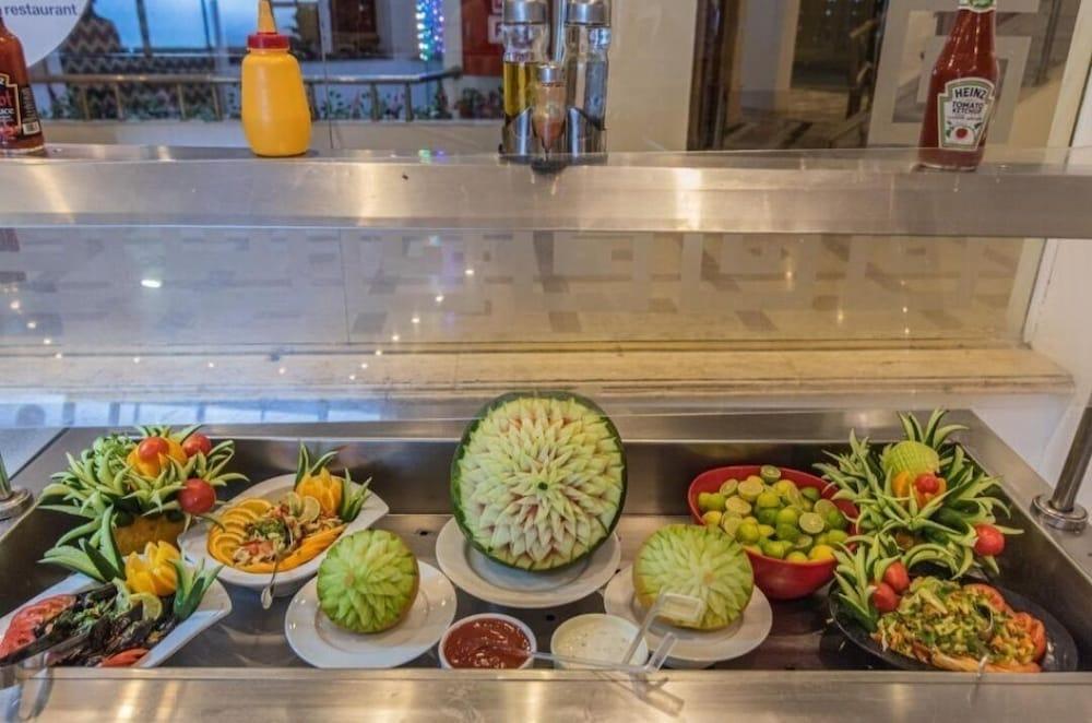 restaurant cafeteria