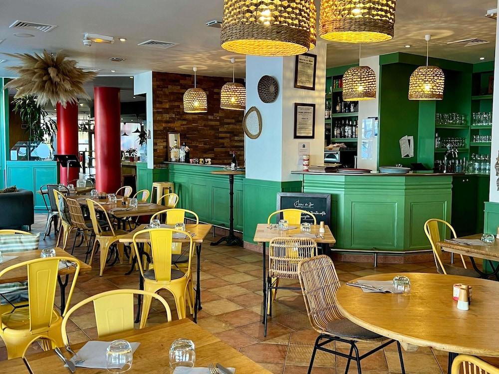 restaurant cafeteria