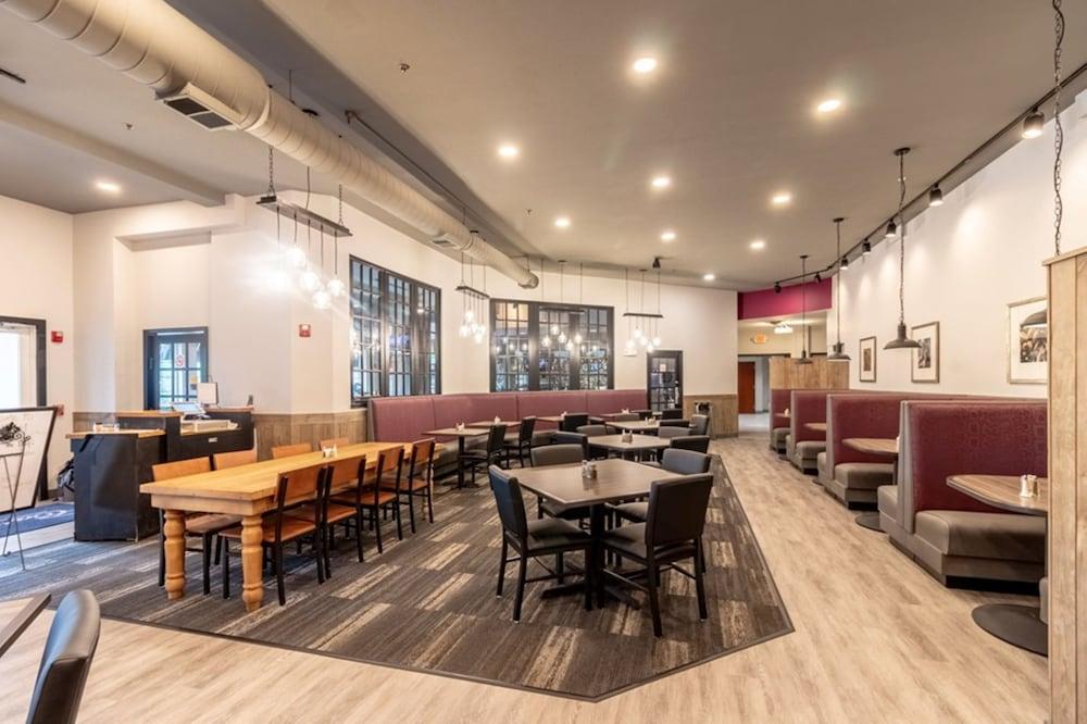 restaurant cafeteria