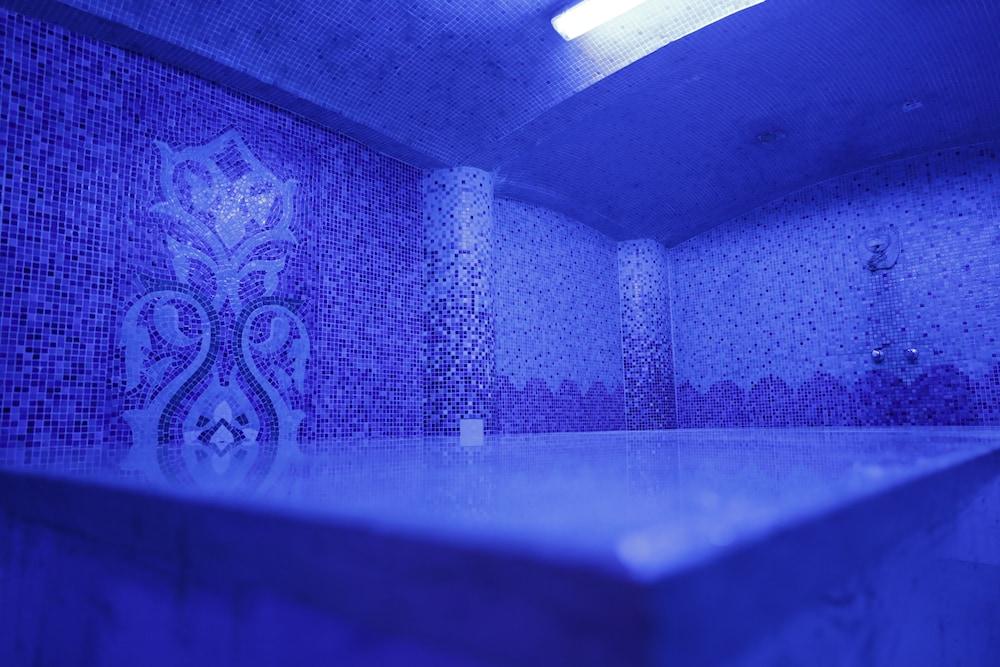 swimming pool spa