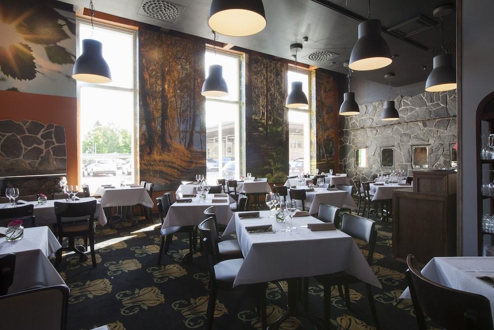 restaurant cafeteria