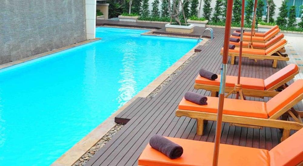 swimming pool spa