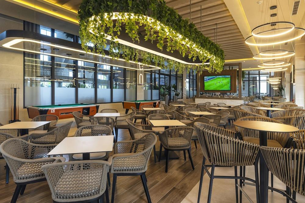 restaurant cafeteria