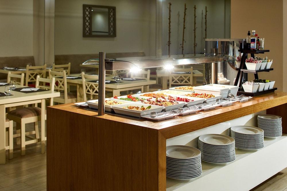 restaurant cafeteria
