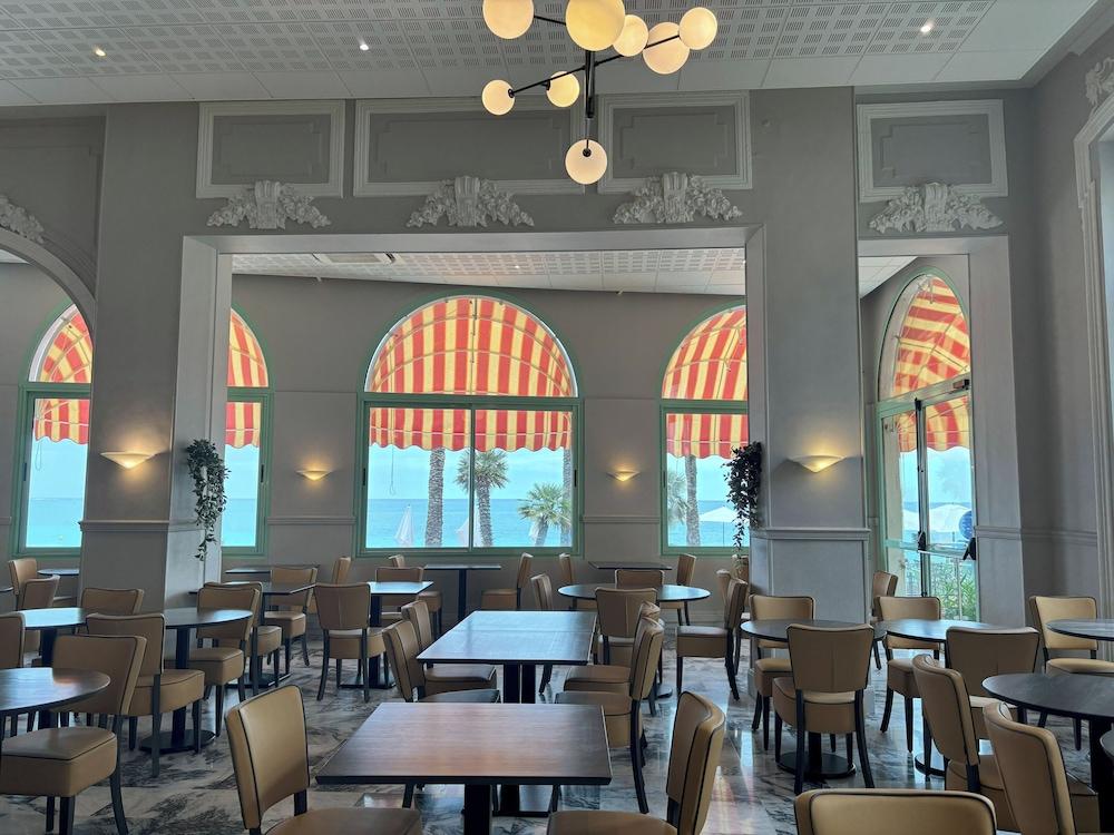 restaurant cafeteria