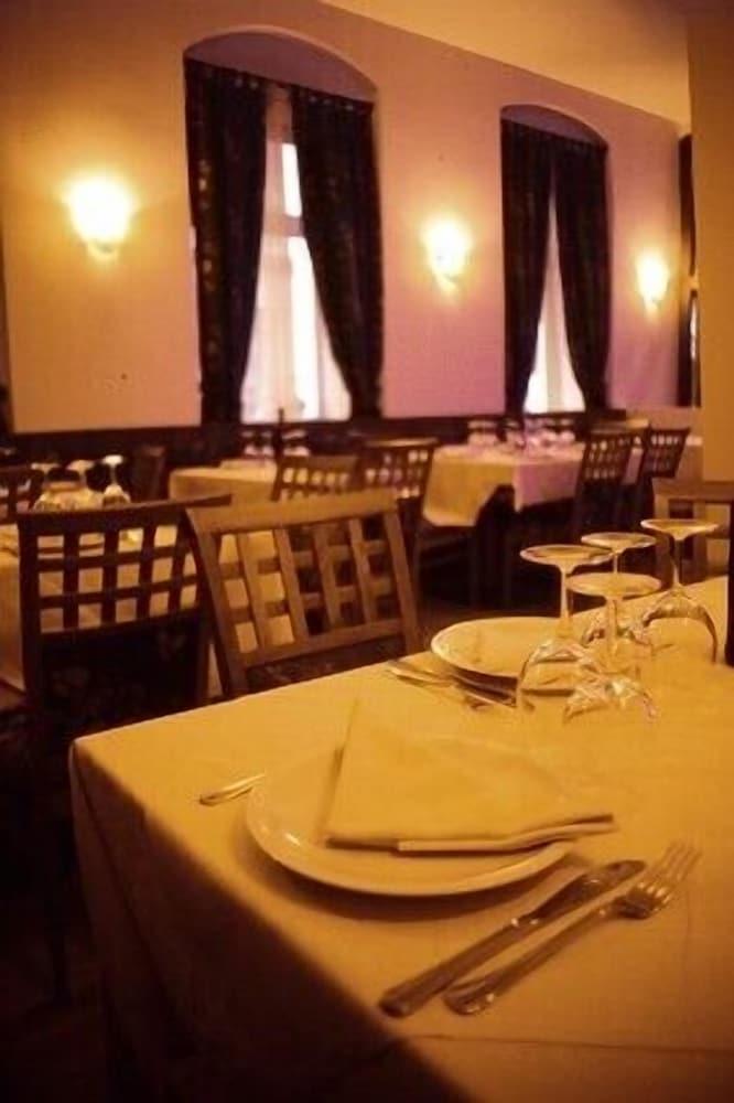 restaurant cafeteria