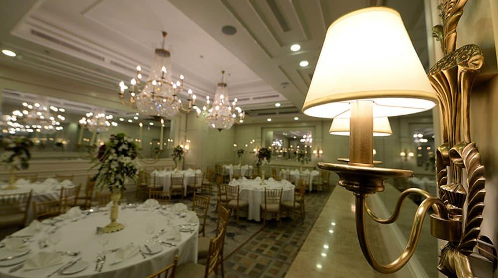 restaurant cafeteria