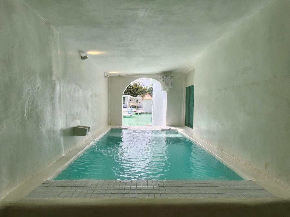 swimming pool spa