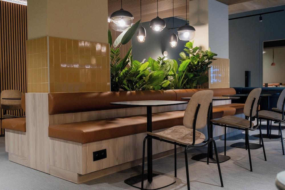 restaurant cafeteria
