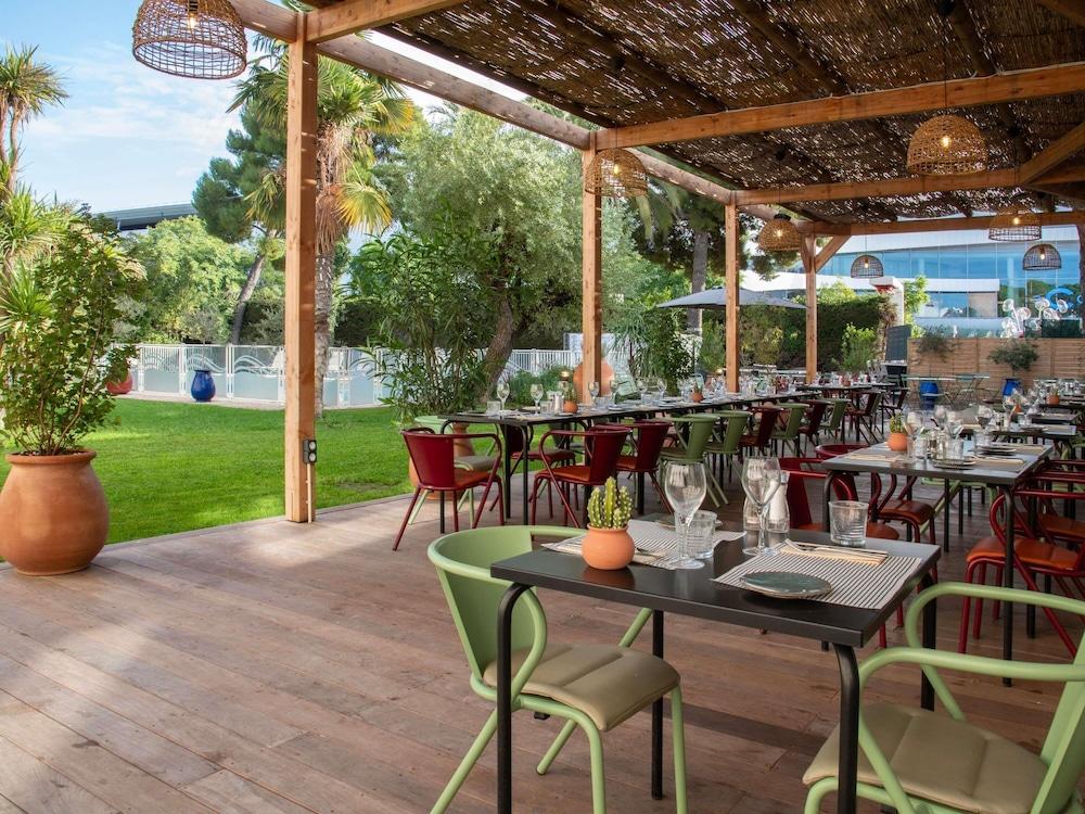 restaurant cafeteria