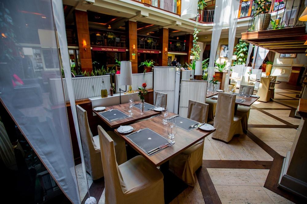 restaurant cafeteria