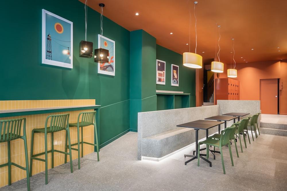 restaurant cafeteria